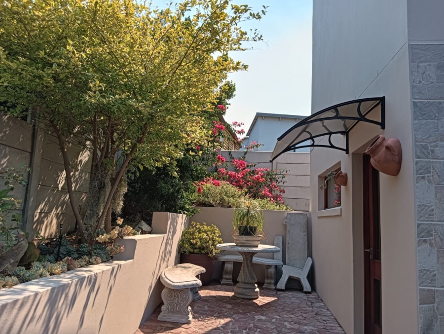 4 Bedroom Property for Sale in Fairway Heights Western Cape